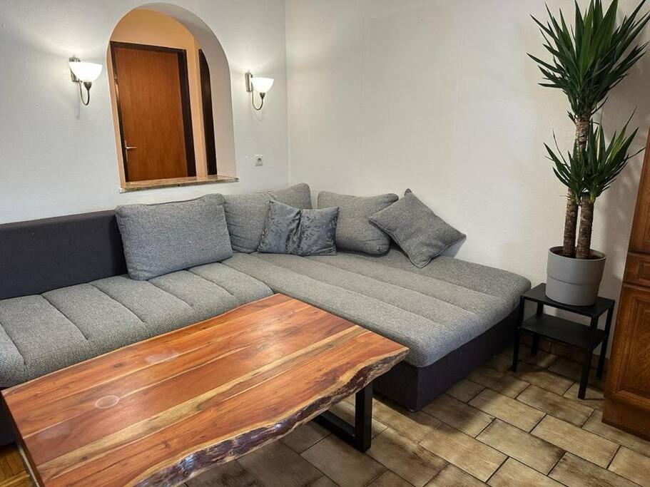 Geraeumige Rustikale Tiroler Wohnung 1-8 Personen Imst Buitenkant foto